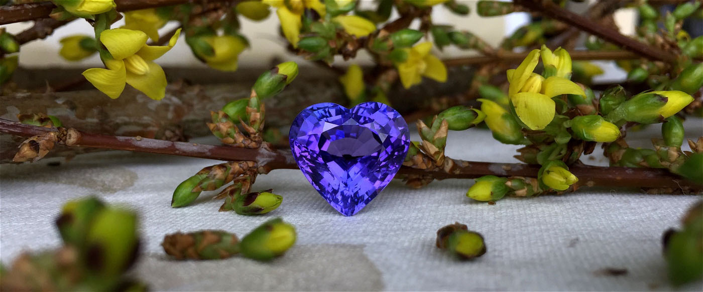 фиолетовые камни