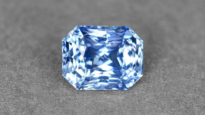 Сапфир пастельно-голубого цвета для кольца