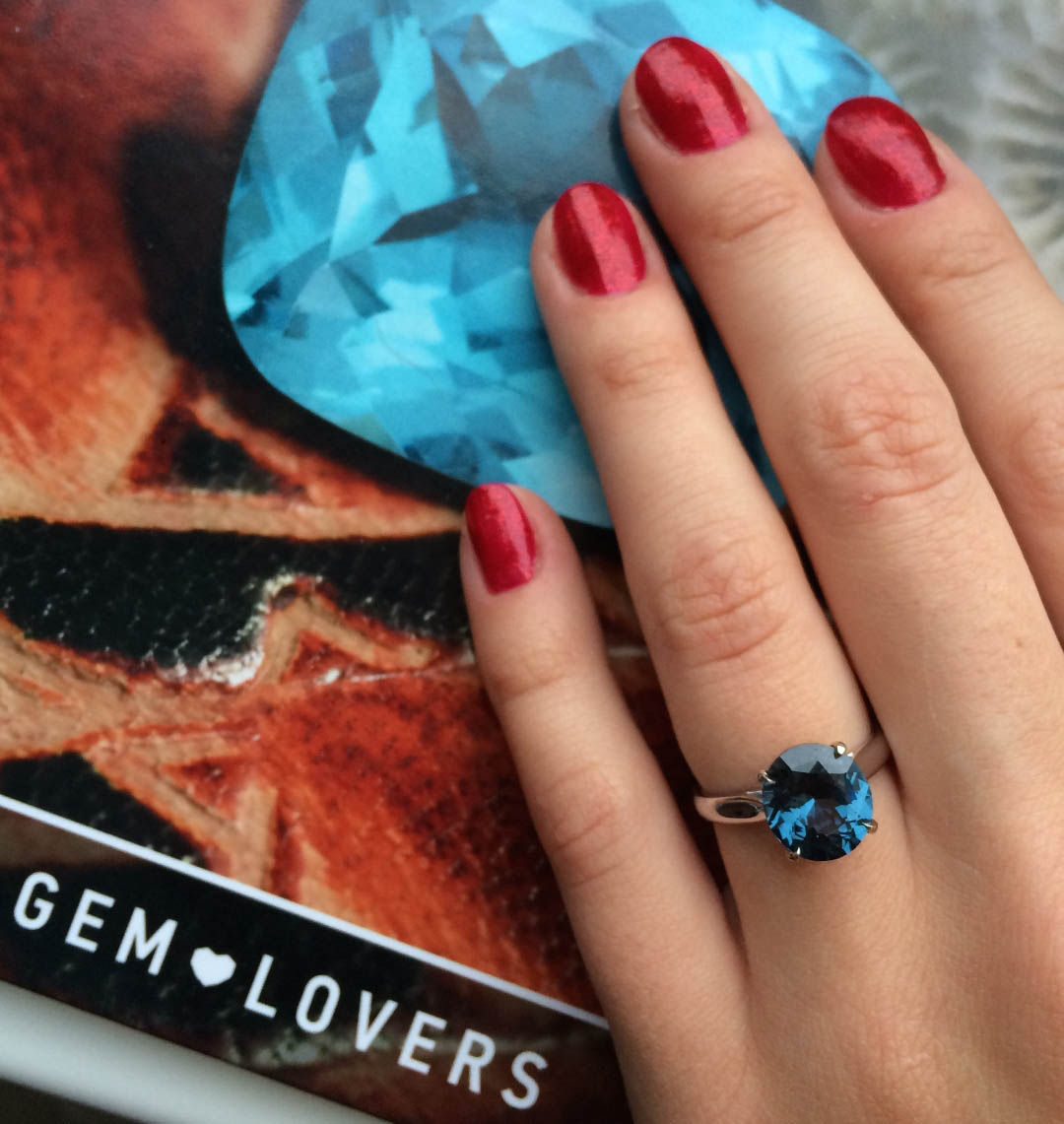Кольцо с синей шпинелью для предложения от Gem Lovers