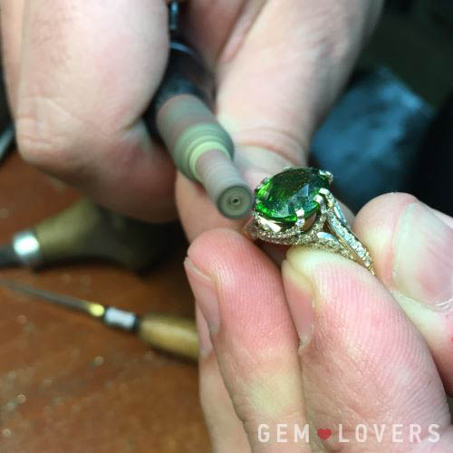 Кольцо с зеленым цирконом в процессе изготовления. Gem Lovers