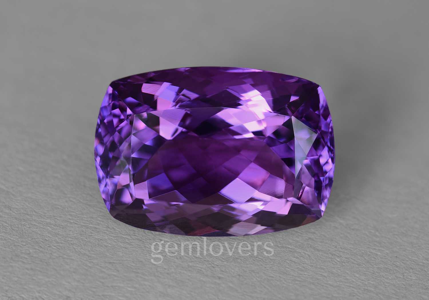 Фиолетовый аметист формы кушон