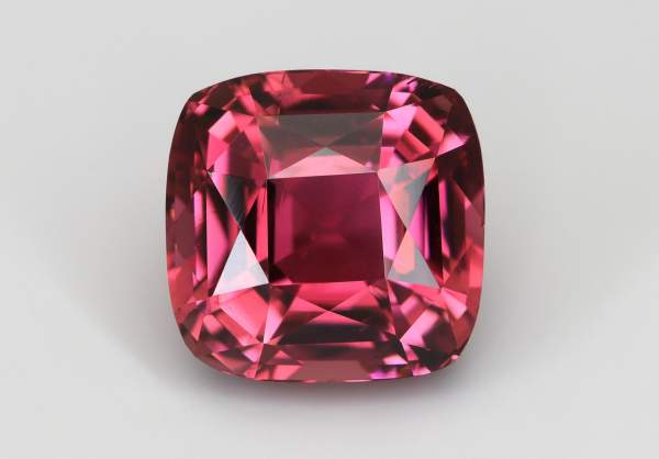 Розовые драгоценные и полудрагоценные камни: выбрать в ассортименте, узнатьстоимость