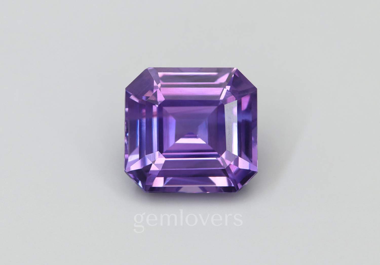 Фиолетовый сапфир
