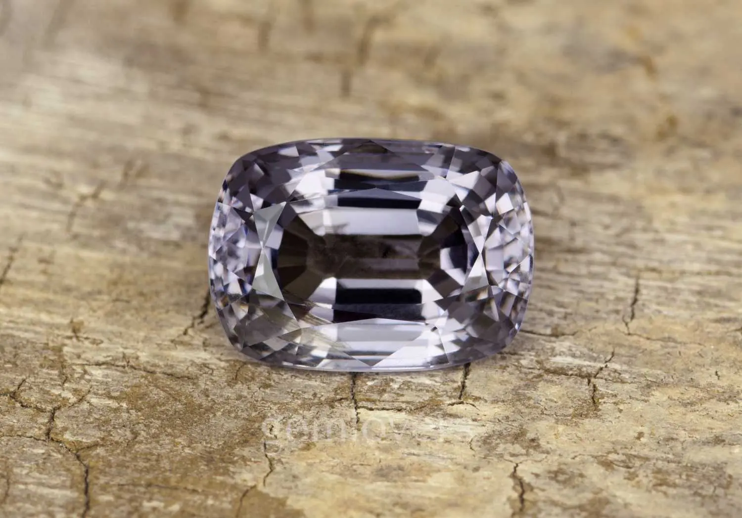Серая шпинель