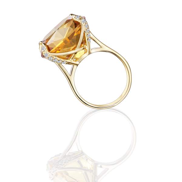 Кольцо из золота с природным, крупным цитрином и бриллиантами  фотография