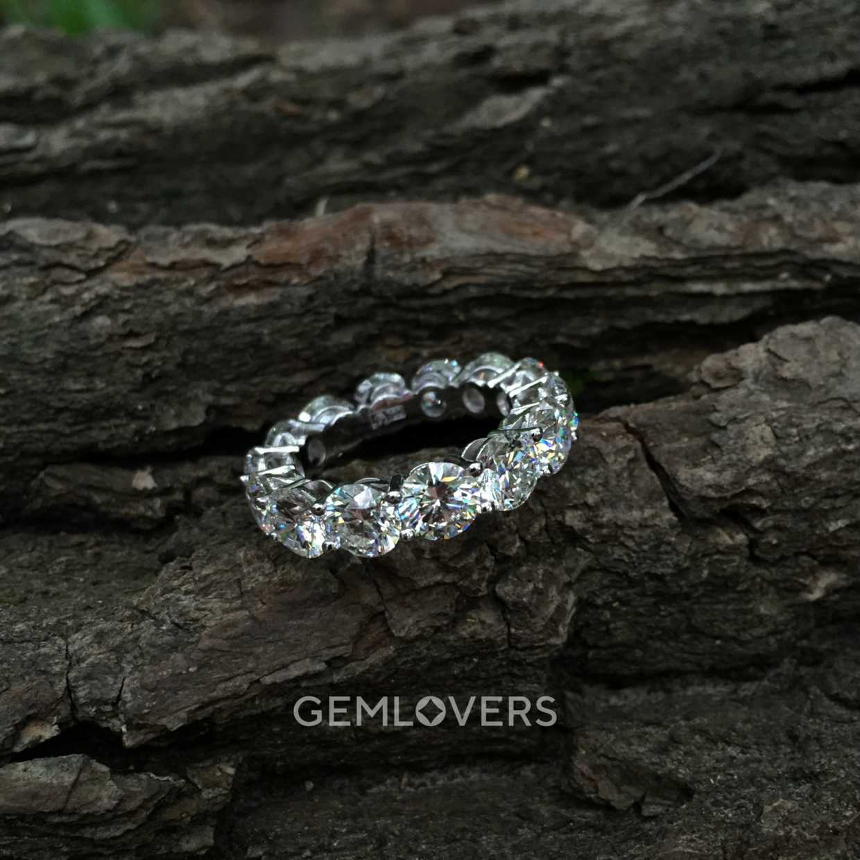 Кольцо с круглыми бриллиантами  фото