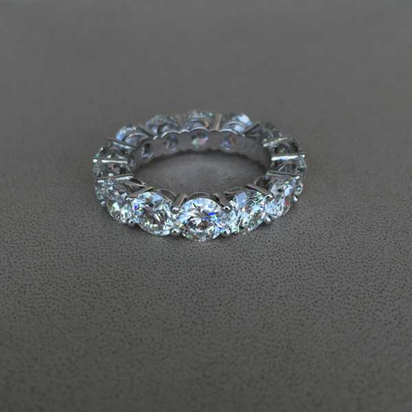 Кольцо с круглыми бриллиантами  фотография