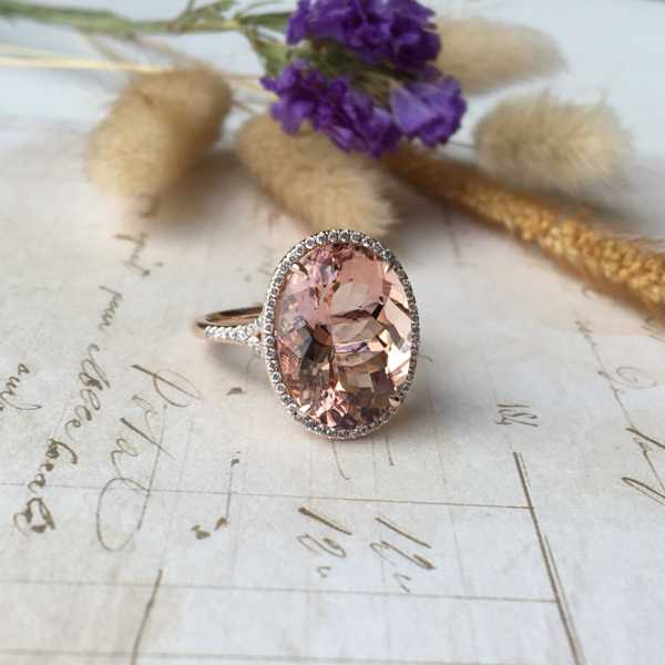 Кольцо с розовым морганитом фотография
