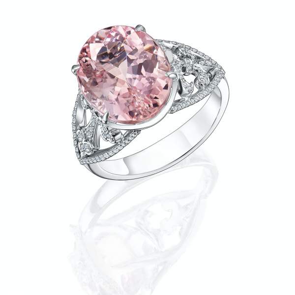 Кольцо с природным, розовым морганитом и бриллиантами 