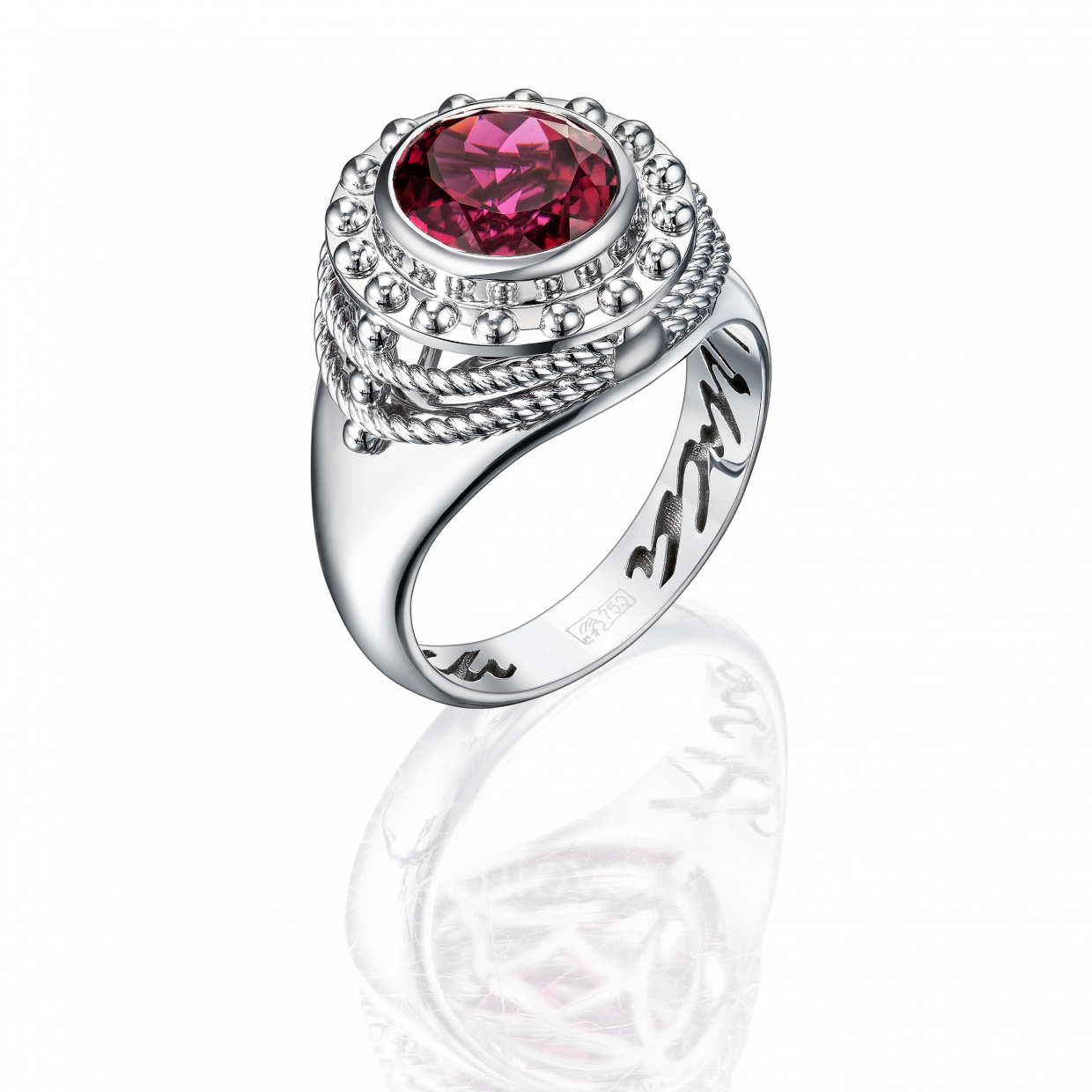 Женское кольцо с натуральным рубеллитом 