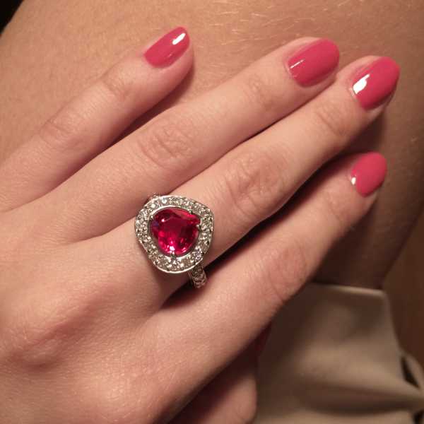 Кольцо с рубином сердце и бриллиантами смотреть