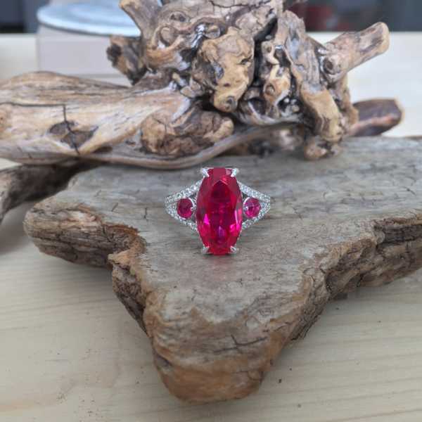 Кольцо с рубином и бриллиантами смотреть