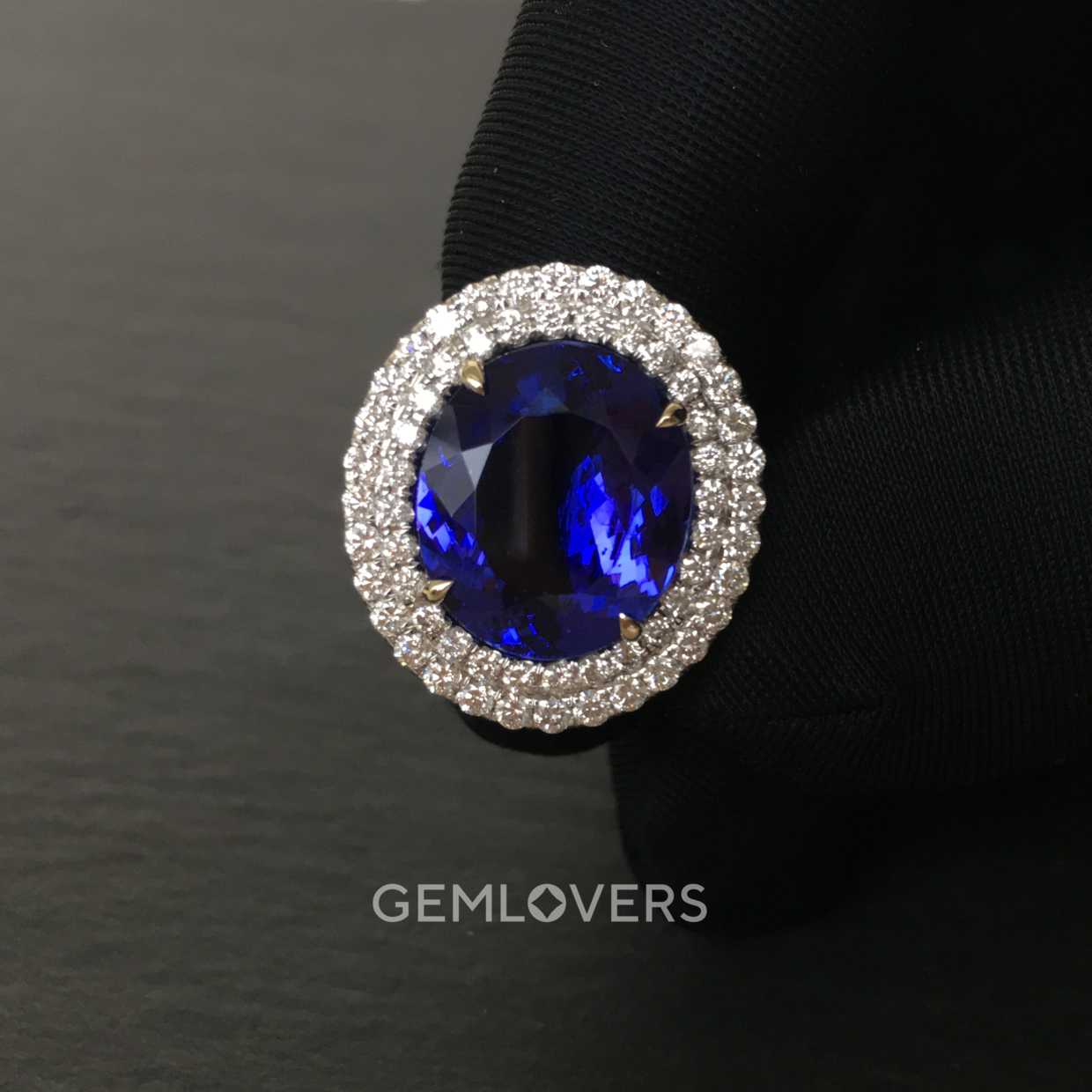 Кольцо с ярко-синим танзанитом и бриллиантами фотография