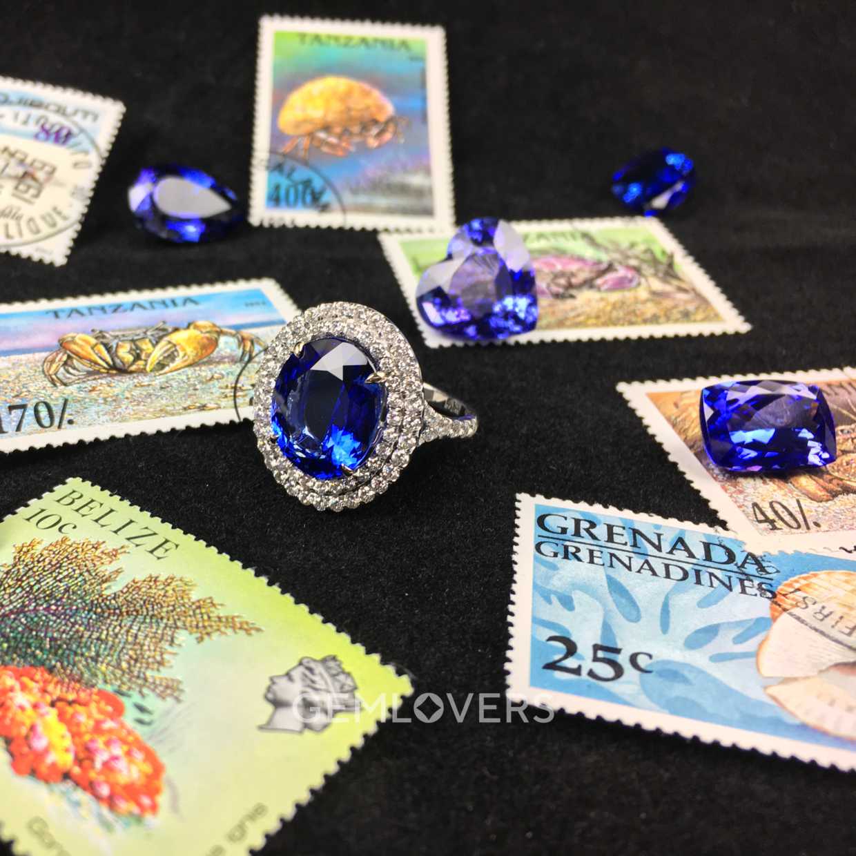Кольцо с ярко-синим танзанитом и бриллиантами смотреть