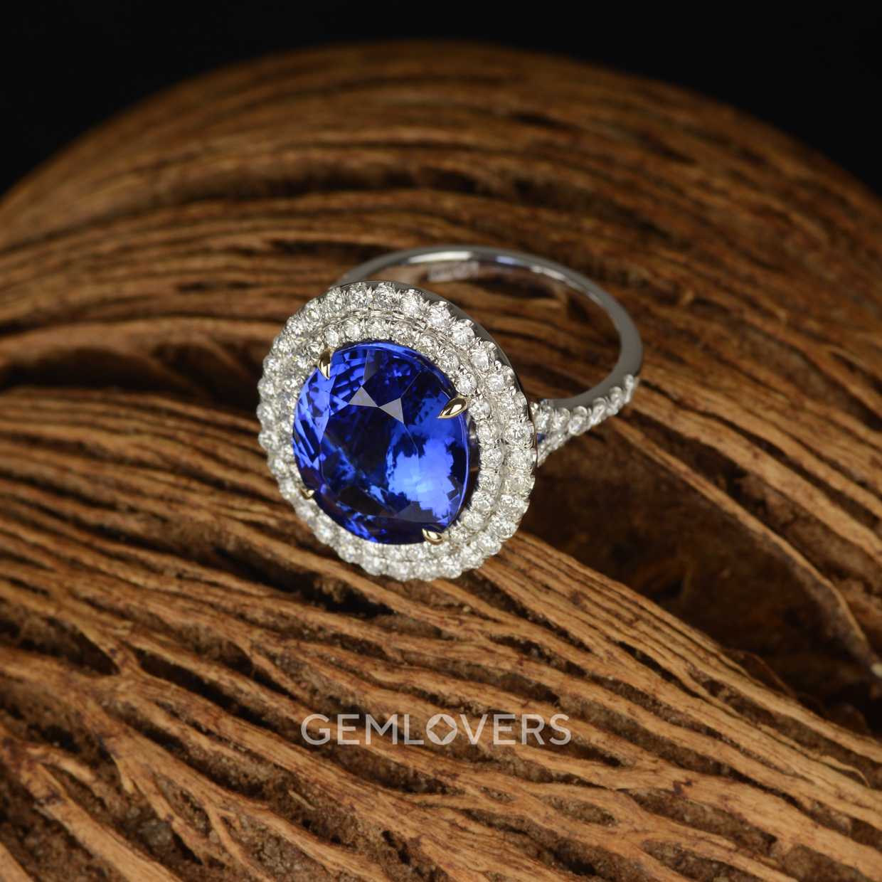 Кольцо с ярко-синим танзанитом и бриллиантами фото