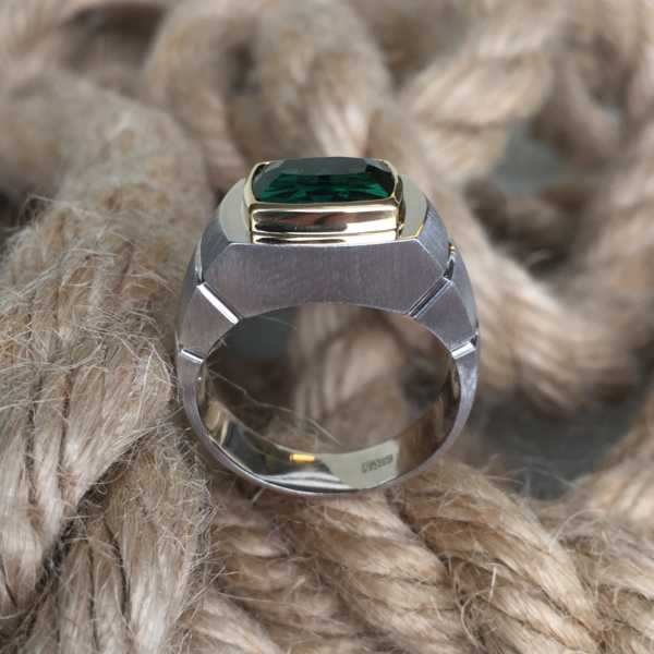 Мужской перстень с зеленым турмалином