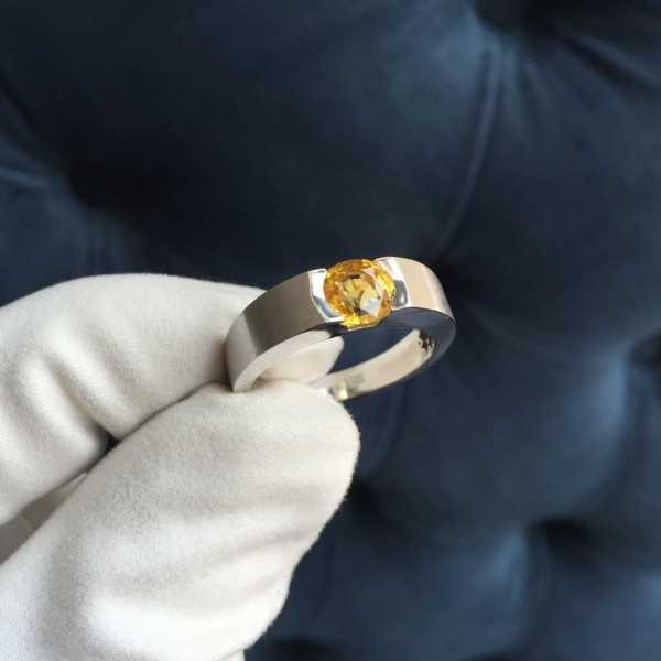 Перстень мужской желтый сапфир  фотография