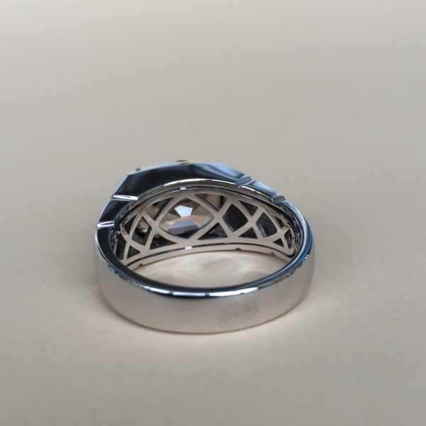 Мужской перстень с натуральным цирконом фото