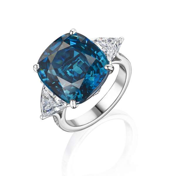 Кольцо с голубым цирконом и бриллиантами 
